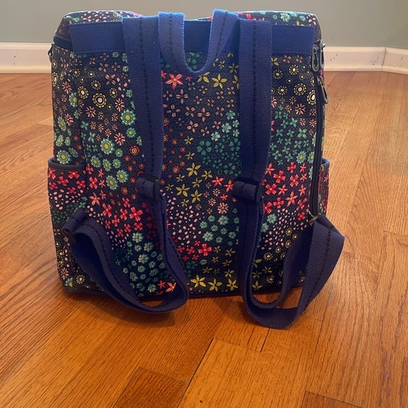 SAKROOTS Navy Floral Spirit medium sized backpack with laptop sleeve RARE! - Picture 3 of 9